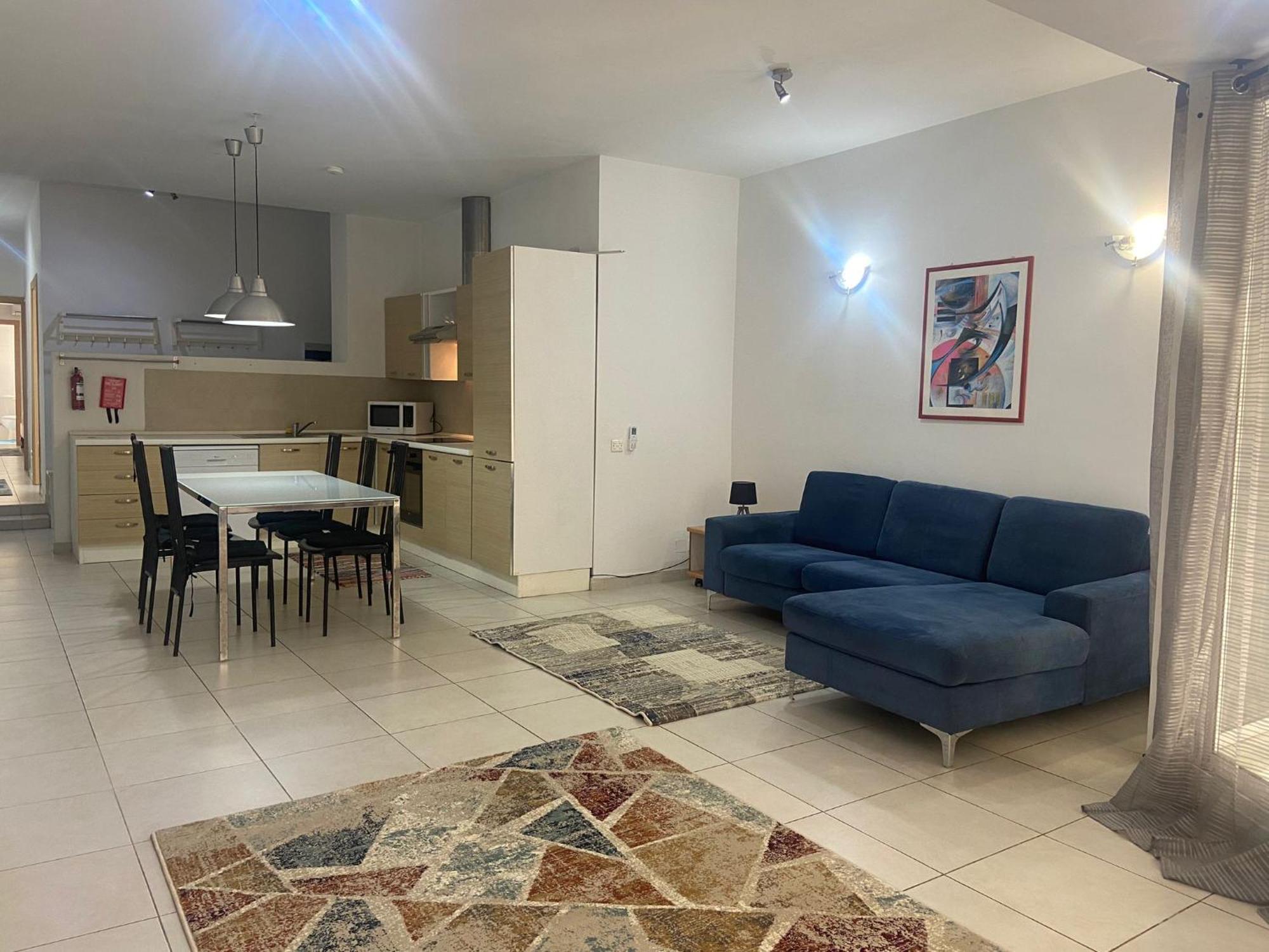 Apartment 2bed With Backyard *