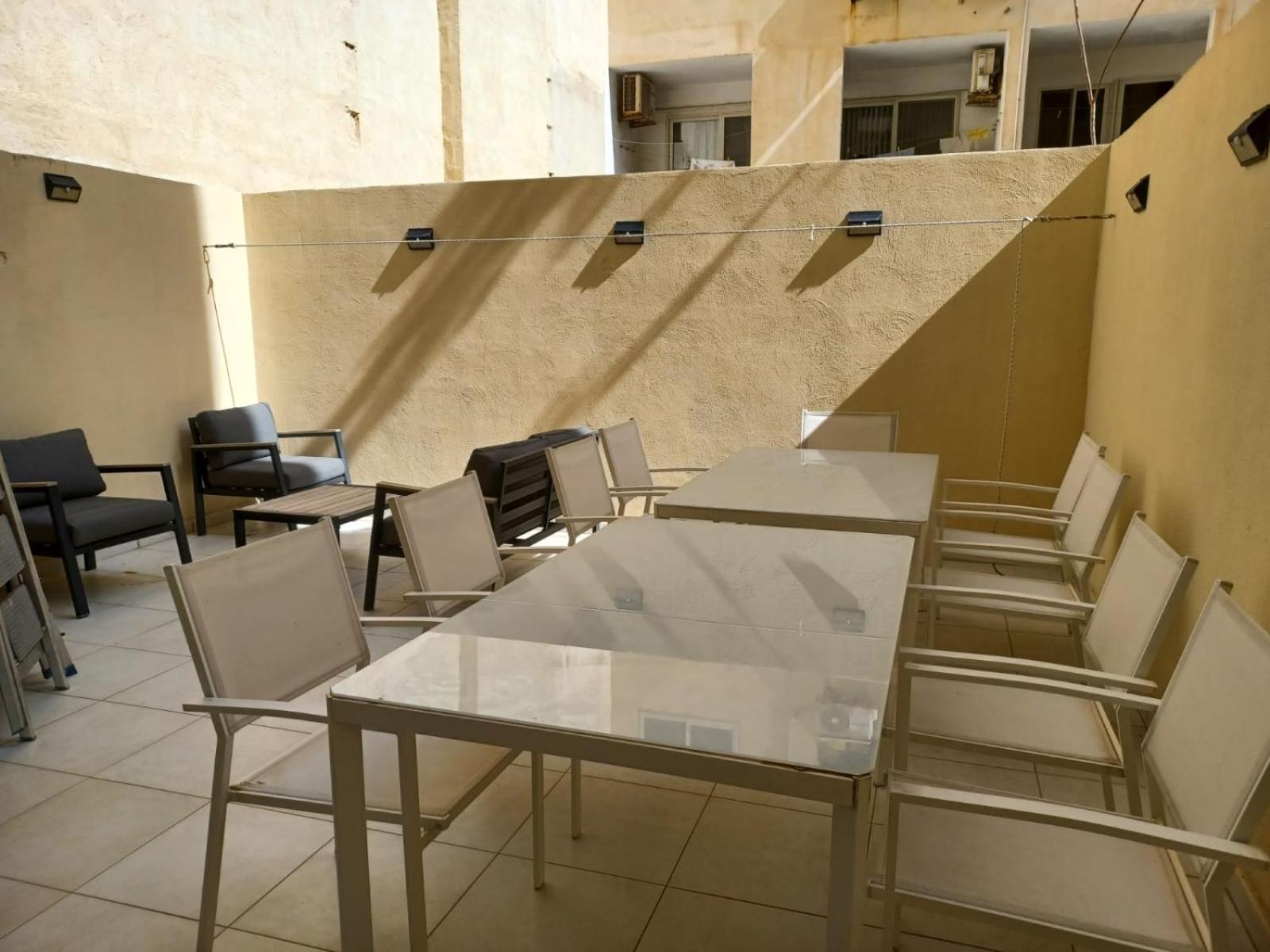 2bed With Backyard Apartment *